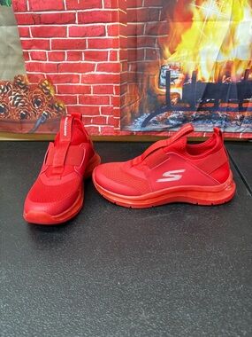 Skechers Red fast ice slip on shoes youth 4